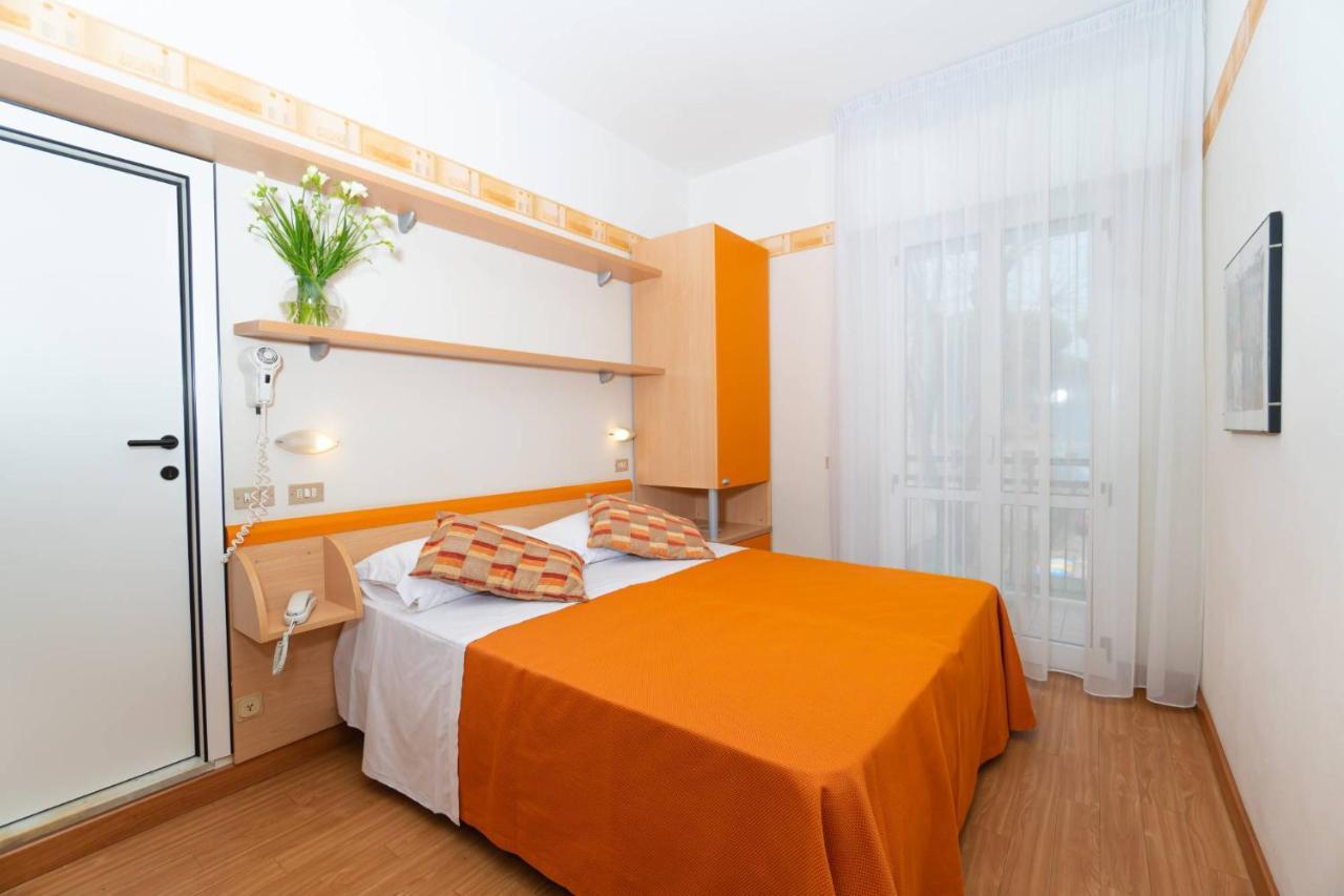 Hotel Sampaoli Беллария-Иджеа-Марина Экстерьер фото